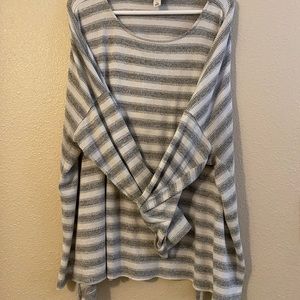 Light weight sweater